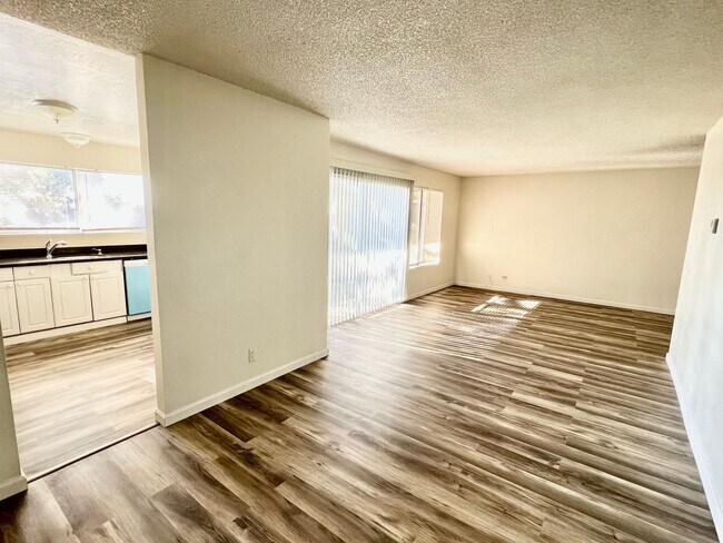 Foto del edificio - Charming and Cozy Two Bedroom apartment in North Vallejo with Great Views