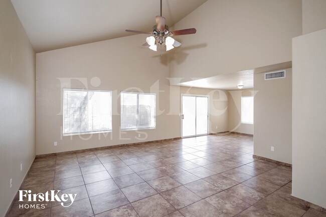 Foto del edificio - 7351 W Eva St