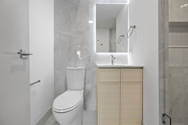 Foto del edificio - 1243 Beacon St