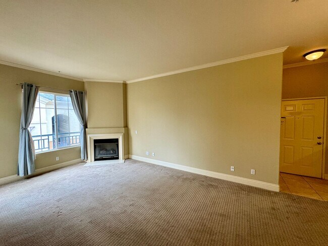 Building Photo - Beautiful 2B/2BA Condo w/ A/C, Washer/Drye...