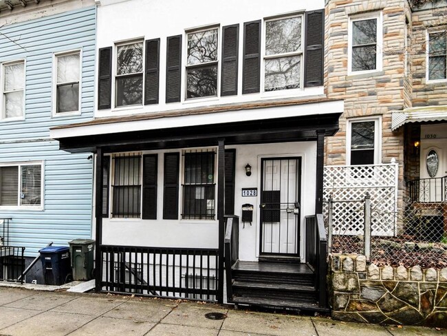 Building Photo - 1028 Kenyon St NW
