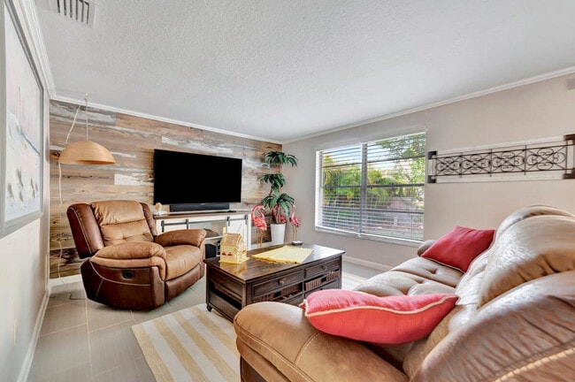 Building Photo - 905 Gainesway Dr