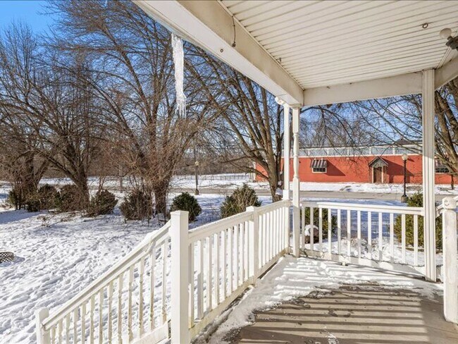 Foto del edificio - 520 1/2 W Bucyrus St- TOP FLOOR