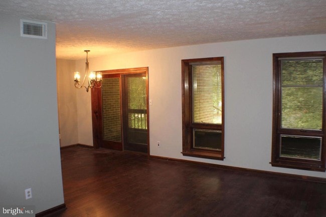 Building Photo - 44695 White Oak Ct