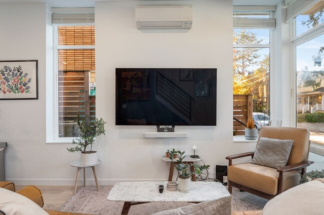 Foto del edificio - 764A Belmont Pl E