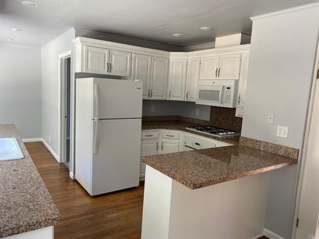 Building Photo - 2604 Topaz Dr