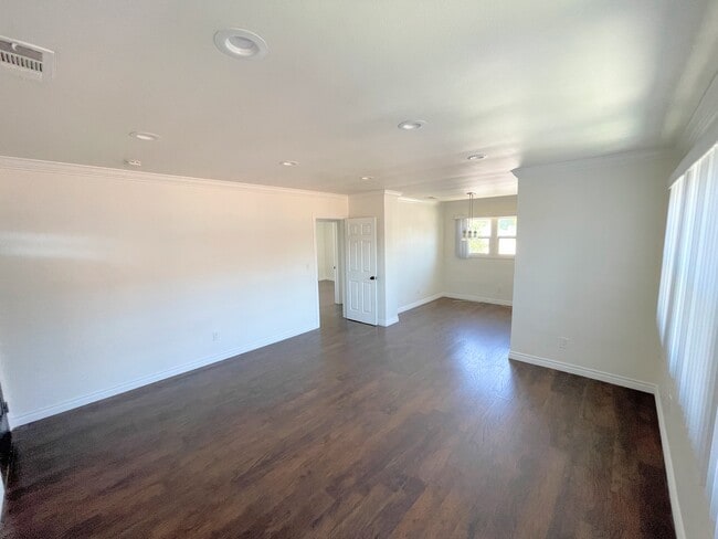 Building Photo - 12707 Oxnard St