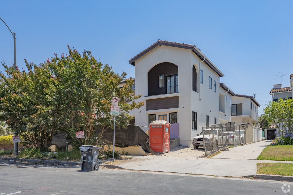 SV Q2 - 1022 Masselin Ave