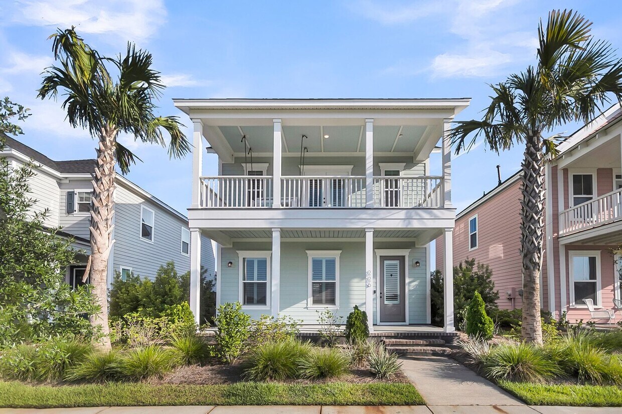 Primary Photo - Beautiful 3 Bedrooms, 3.5 Bathrooms Home i...
