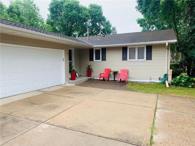Foto del edificio - 3 br, 3 bath House - 41xx Nathan Lane N