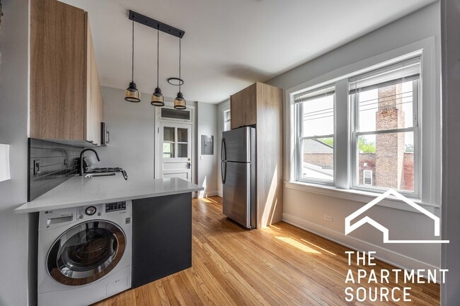 Building Photo - 4011-A North Lowell Ave. Unit 3W