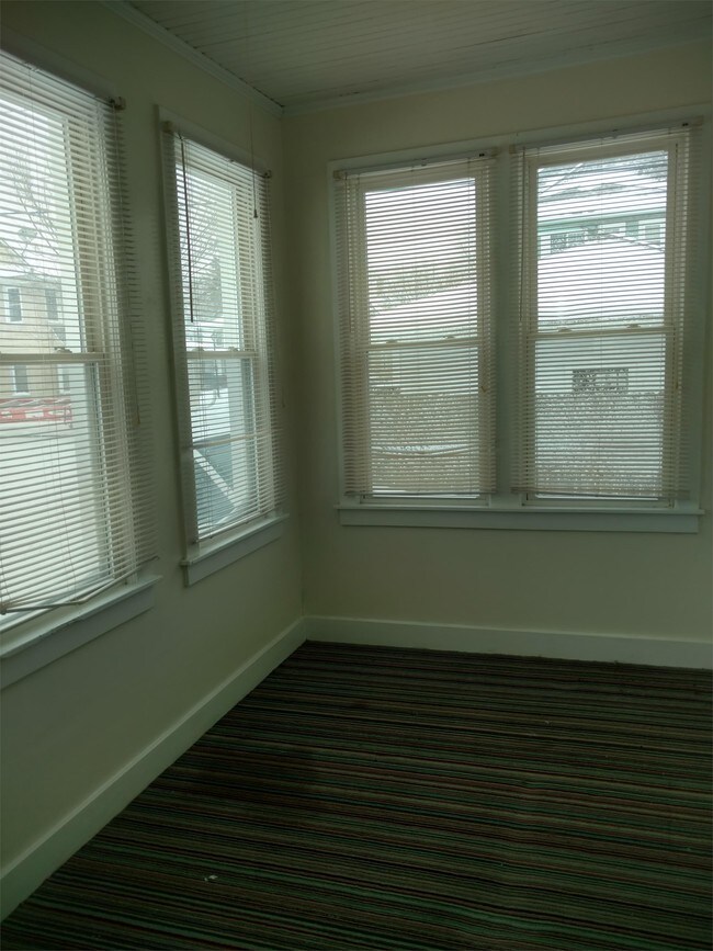 Building Photo - 287 Breck St