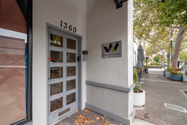 Building Photo - 1360 N Main St
