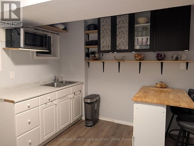 Building Photo - 64 Athabaska Rd