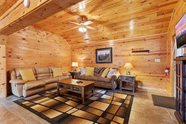 Building Photo - 4040 Hickory Hollow Way