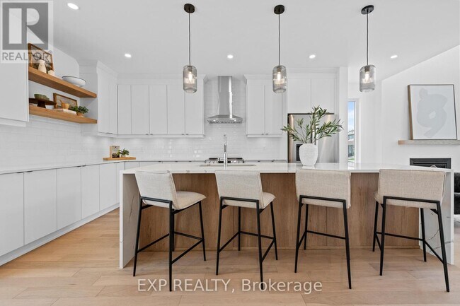 Building Photo - 495 Duvernay Dr