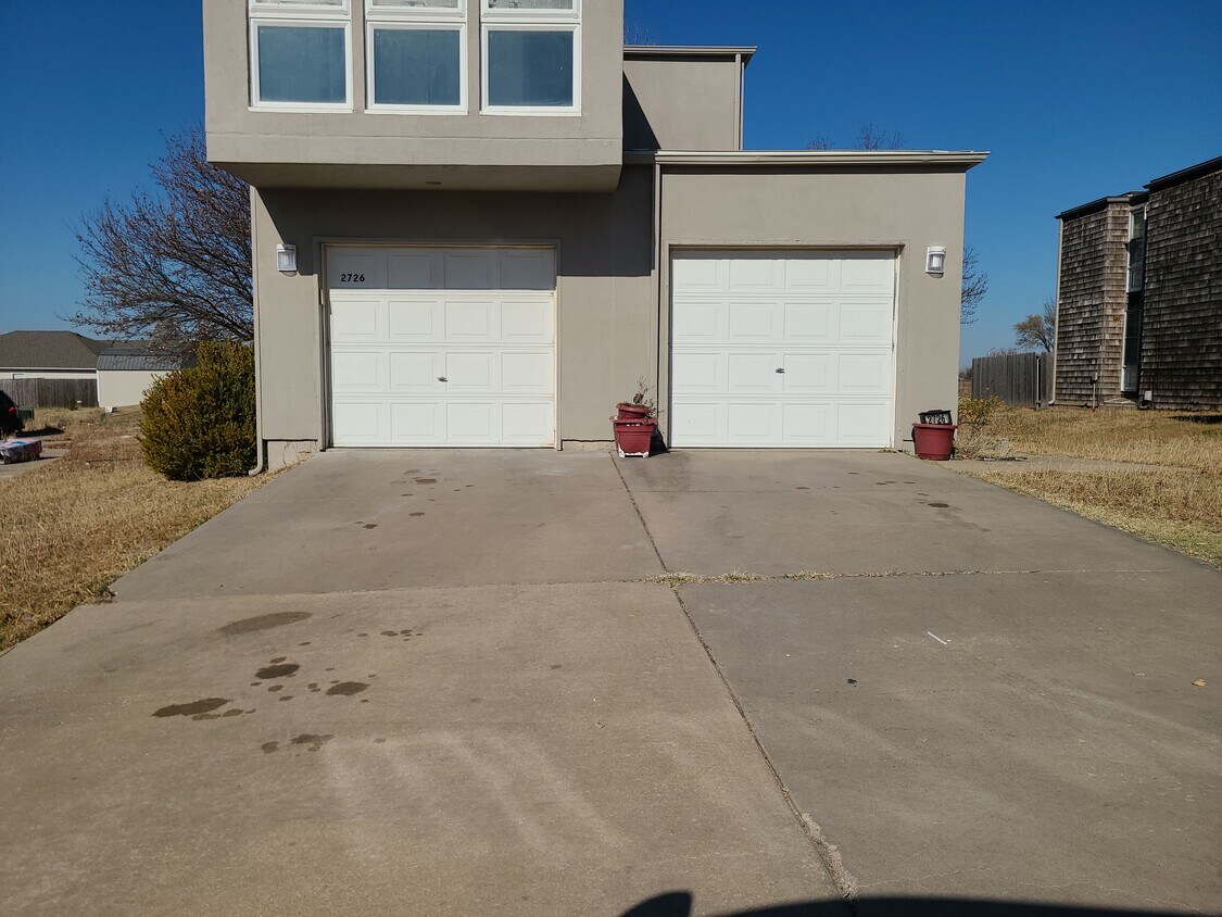 Front View - 2726 E Conquest St