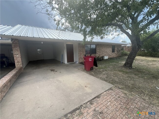 Building Photo - 1801 Forest Trail