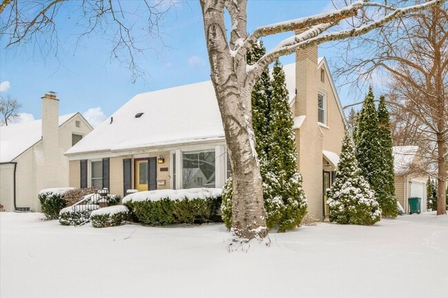 Building Photo - 2299 W Lincoln St