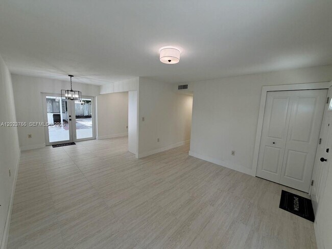 Foto del edificio - 19255 NW 47th Pl