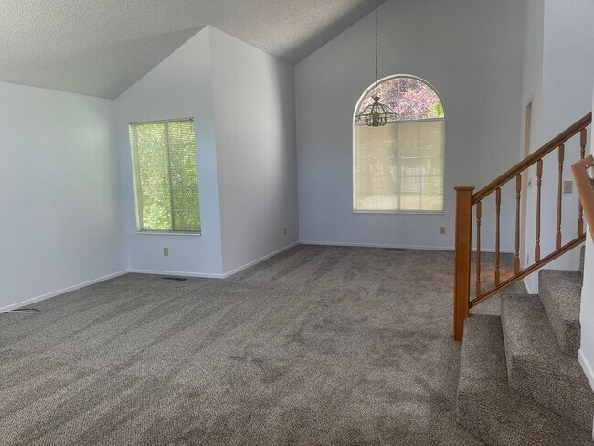 Foto del edificio - Lakeside area 3 bedroom, 2.5 bath home