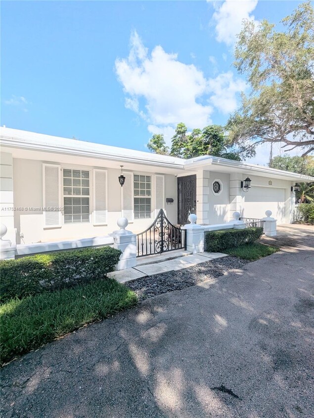 Foto principal - 5920 Maynada St