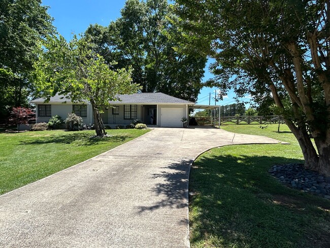 Building Photo - Cozy & Stylish 2-Bed, 2-Bath Home with Fro...
