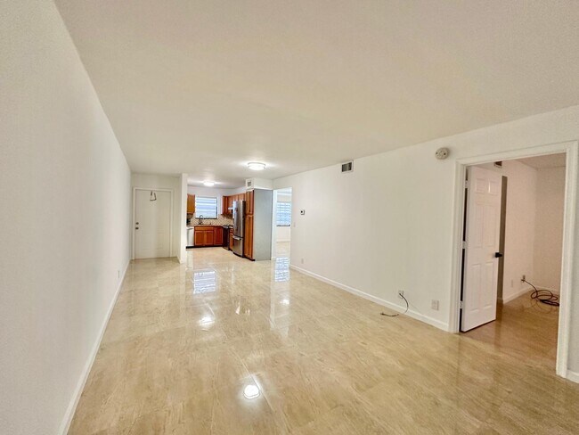 Building Photo - 321 Norwood Ter
