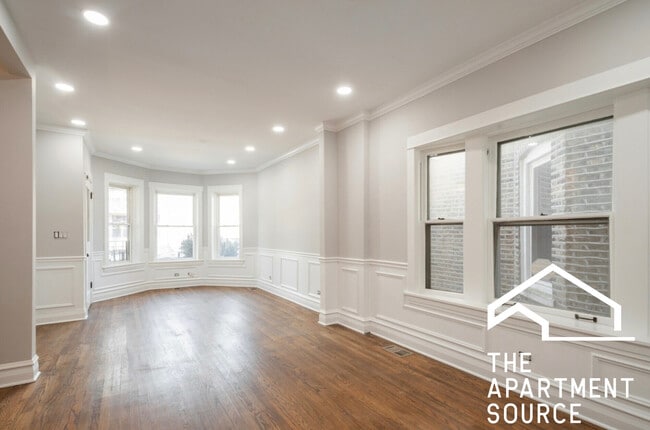 Building Photo - 2509 W Diversey Ave