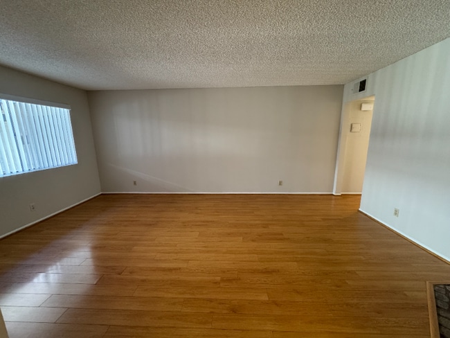 Building Photo - 725 E Providencia Ave