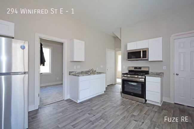 Building Photo - 294 Winifred St E