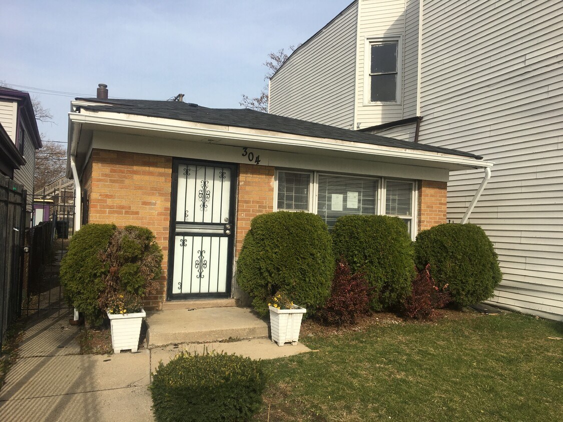 Primary Photo - 304 W 51st St