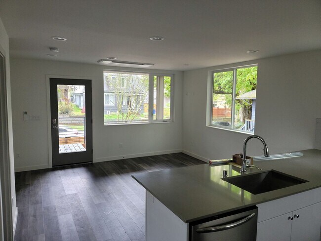 Building Photo - SEA 4709 8th Ave NE