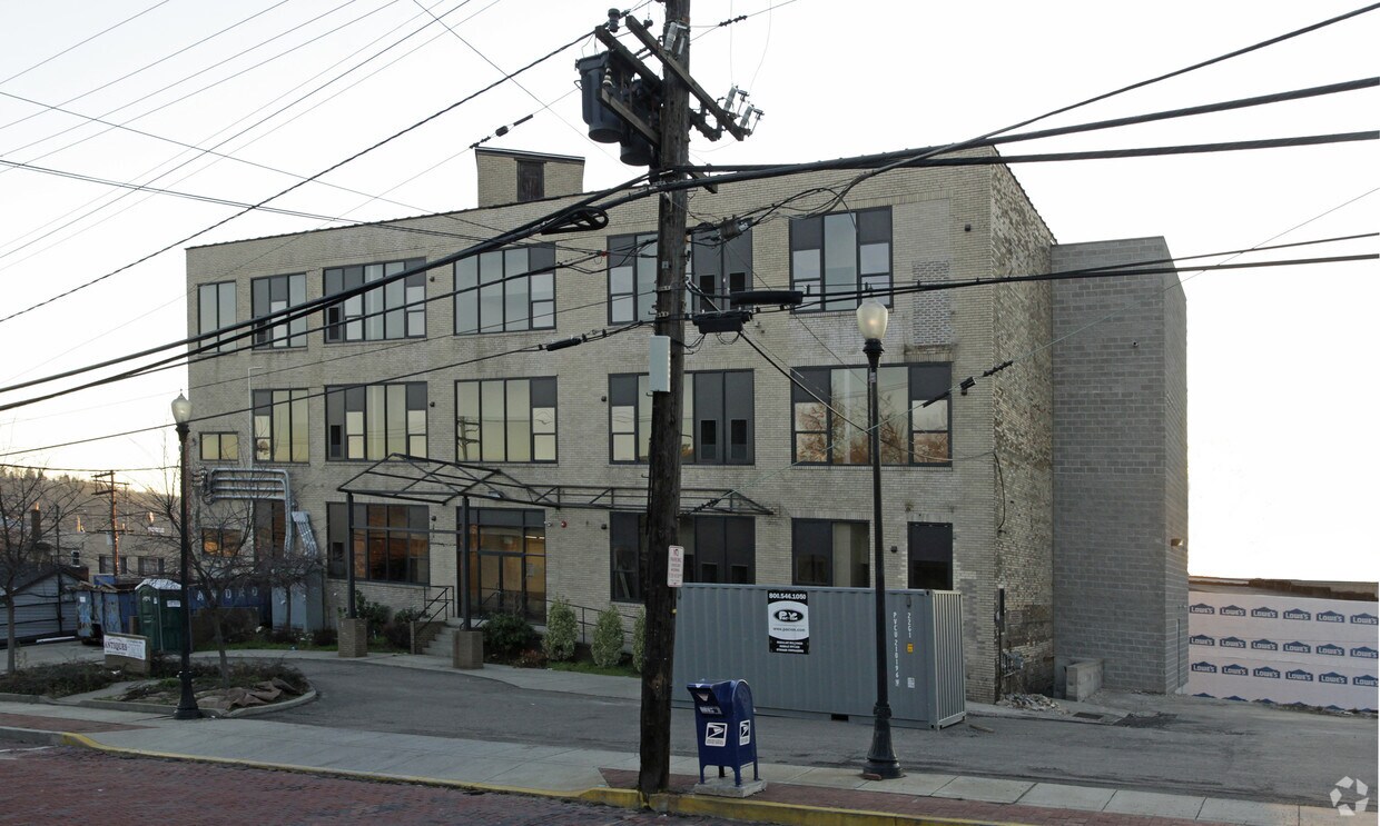 262 Connecticut Ave, Rochester, PA 15074 Apartments in Rochester, PA