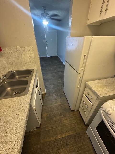 Foto del edificio - 5220 Weber Rd