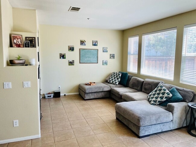 Building Photo - 41524 Blue Canyon Ave