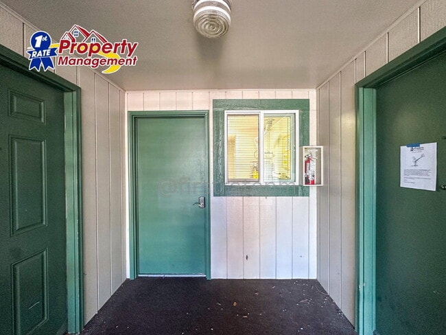 Building Photo - 733 Belmont St