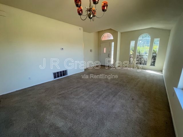 Foto del edificio - 6401 Serena Ln