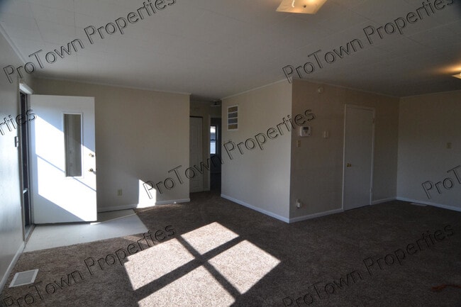 Building Photo - 117 Edison Rd