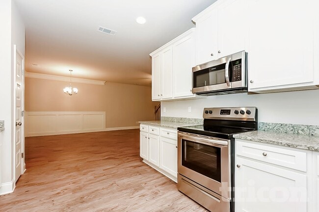 Building Photo - 817 Crescent Way