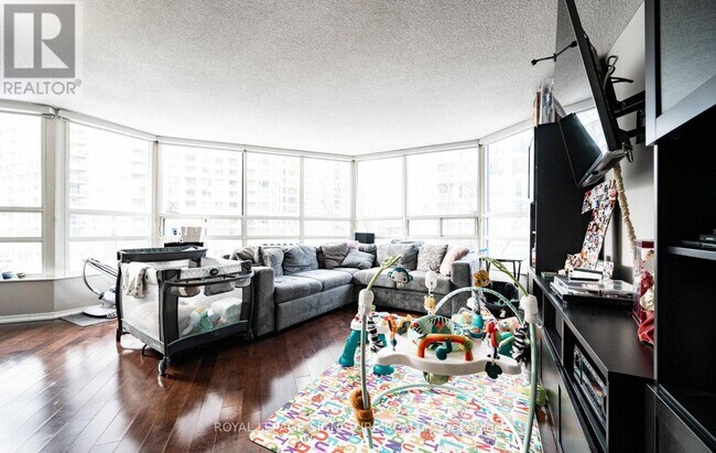 Photo du bâtiment - 250 Webb Dr