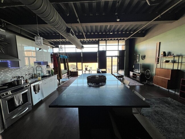 Building Photo - 100 Gold Ave SW