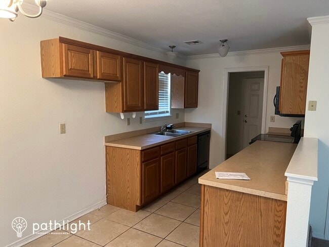 Foto del edificio - 1009 W Boston Street, Broken Arrow, OK, 74012