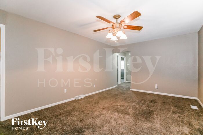 Primary Photo - 2 NE Ferrell Ln