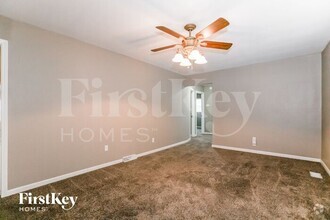 Building Photo - 2 NE Ferrell Ln