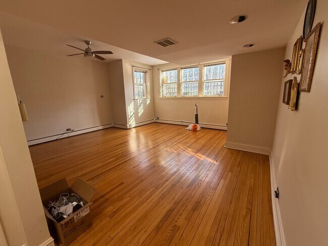 Foto del edificio - 7450 N Claremont Ave