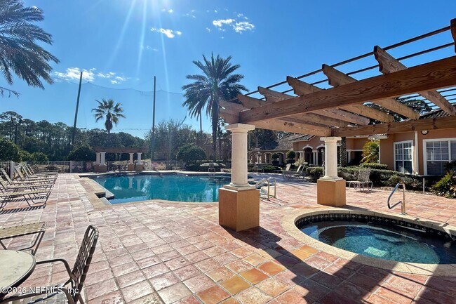 Foto del edificio - 540 Florida Club Blvd