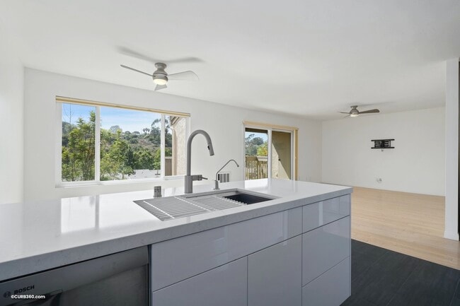 Foto del edificio - 8636 Via Mallorca