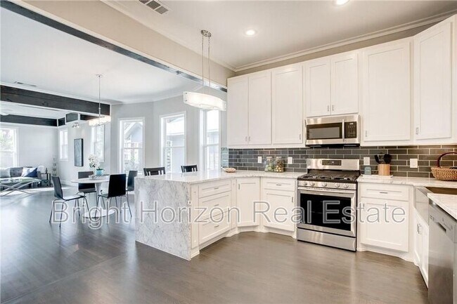 Foto del edificio - 1821 W 10th St