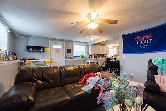 Building Photo - 40 Hemlock Ave